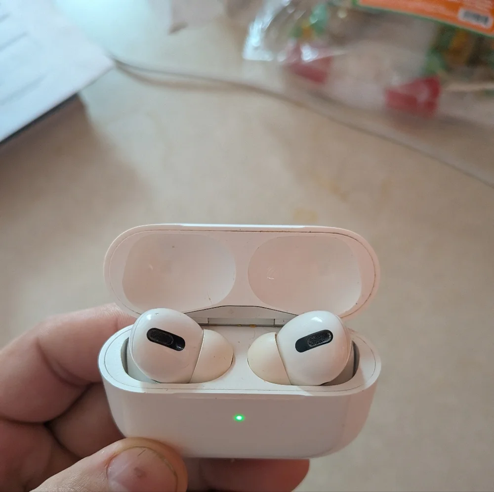 Apple Airpods Pro 2 Wireless Earbuds - Picture 7 of 9